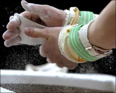 Que met on sur nos mains pour mieux accrocher ?