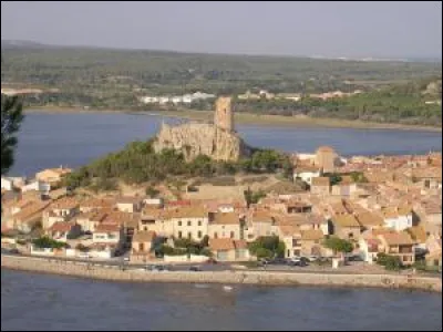 Petite ville de 5 000 habitants du département de l'Aude, station balnéaire située entre les étangs, la montagne de la Clape et la mer :