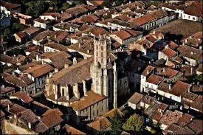 Petite ville de 3 000 habitants de l'est du département du Gers, en bordure de la Lomagne :