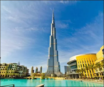 Quelle est la hauteur de la Burj Khalifa ?