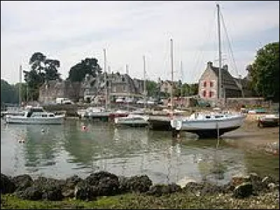 Nous sommes en Bretagne, au port de La Richardais. Ville sur la Côte d'Émeraude, dans l'aire urbaine de Dinard, elle se situe dans le département ...