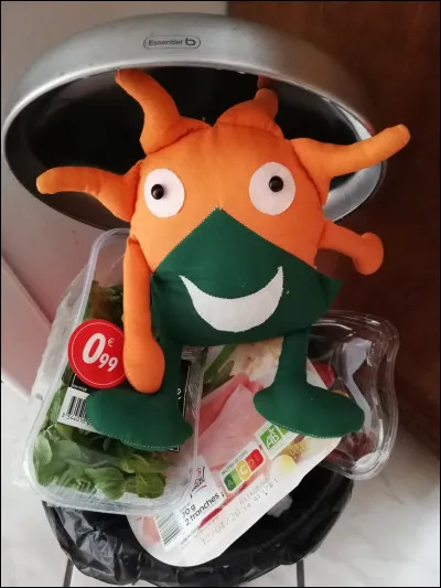 Le gaspillage alimentaire représente combien de kg par personne chaque année ?