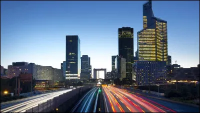 Quelle ville surnomme-t-on "La ville éternelle" ?