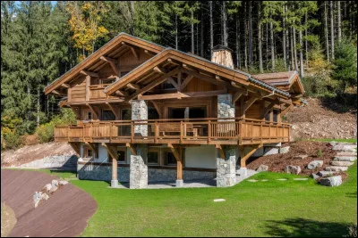 À la montagne, une maison en bois s'appelle...