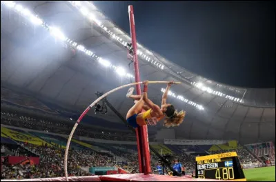La fin d'après-midi se profile, il est temps d'aller faire du sport.
À quelle hauteur le record du monde du saut à la perche s'élève-t-il ? (Avril 2020)