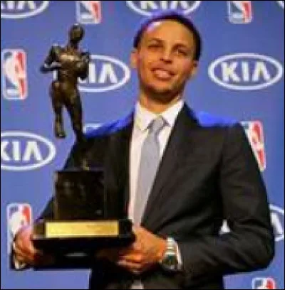 Combien de titres de MVP Stephen Curry a-t-il gagné ?