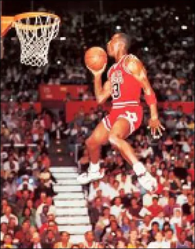 Est-ce que Michael Jordan a fait toute sa carrière aux "Chicago Bulls" ?