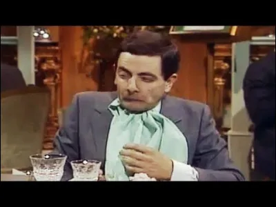 Dans l'épisode du restaurant, que mange Mr Bean qui lui fait faire une grimace ?