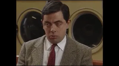 Toujours dans l'épisode de la laverie, pourquoi Mr Bean fait-il une grimace lorsqu'il boit ?