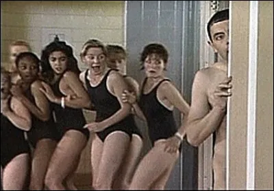 Toujours dans l'épisode à la piscine, pourquoi à un moment un groupe de filles se mettent à crier quand elles voient Mr Bean ?