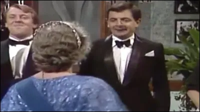 Dans cet épisode, à qui Mr Bean a-t-il mis un coup de boule sans faire exprès ?