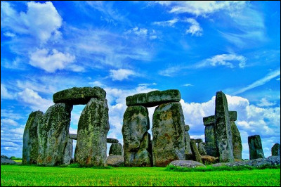 C'est Stonehenge. Dans quel pays se situe ce monument ?
