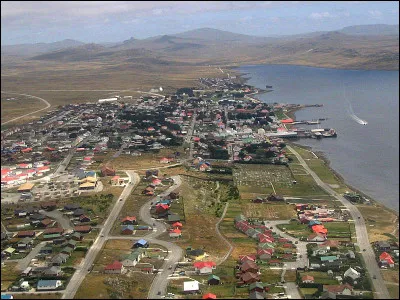 En quelle année l'Argentine a-t-elle envahi les Îles Falkland ?