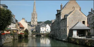 Ville de 8 500 habitants du département de Seine-Maritime, au riche passé médiéval, aujourd'hui banlieue du Havre :