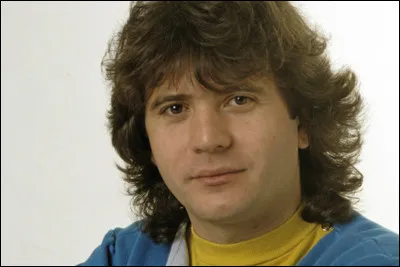 Selon le titre de Daniel Balavoine, qu'est-ce qui ''est plus fort que d'être aimé'' ?