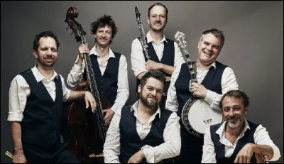 Quel est ce groupe, auteur-compositeur-interprète de la chanson ''Les Mots d'Amour'' ?