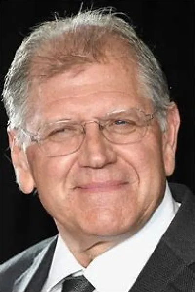 Qui est ce Robert, réalisateur américain de nombreux film dont le célèbre "Forest Gump" couronné par l'Oscar du meilleur réalisateur en 1995 ?