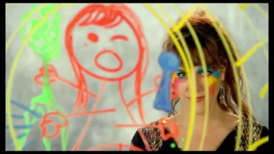 N'ayez aucune crainte ! Vous verrez encore Kyoto, Rio de Janeiro, le plafond de la chapelle Sixtine et le café Pouchkine. Zaz nous l'affirme dans la chanson...