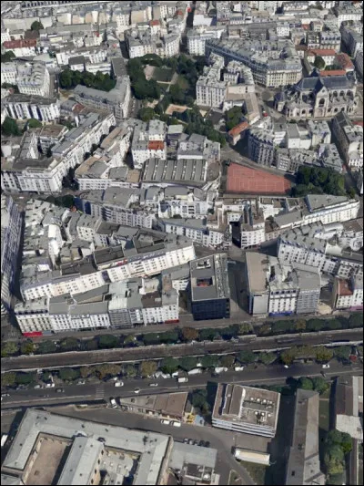 À quelle ville appartient cette cité ?
