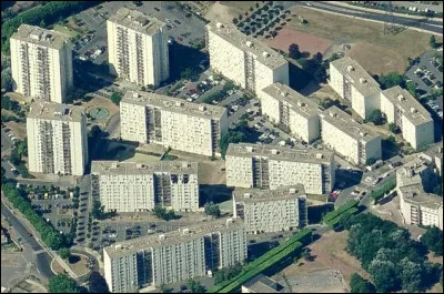 À quelle ville appartient cette cité ?