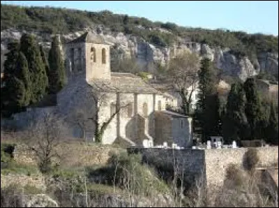 Vous avez sur cette image l'église Notre-Dame-de-l'Assomption de La Caunette. Village occitan, dans l'ex région Languedoc-Roussillon, il se situe dans le département ...