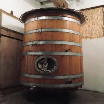 Quelle première transformation subit l'orge au court du processus ?