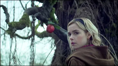 Que demande Sabrina en mangeant la pomme ?
