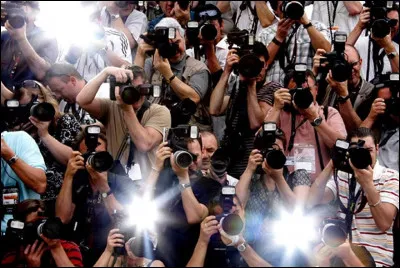 Qui Lukas suspecte-t-il d'avoir parlé à la presse de sa relation avec Eric ?