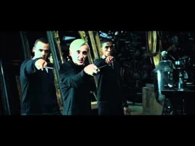 Dans le tome 7, qui étaient avec Drago dans la salle sur demande contre Harry, Ron et Hermione ?