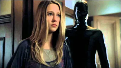 Cette série d'horreur est apparue sur les écrans en 2011. Difficile de la définir autrement puisque chaque saison raconte une histoire différente.
Il s'agit, bien évidemment de la série :