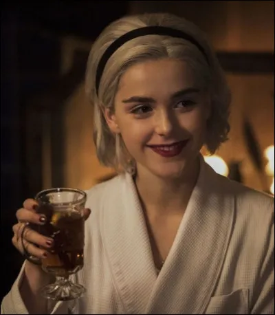 Qui est le familier de Sabrina et comment s'appelle-t-il ?