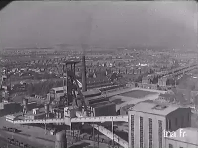 Les charbonnages deviennent une entreprise publique, sous le nom de Charbonnages de France, en ...