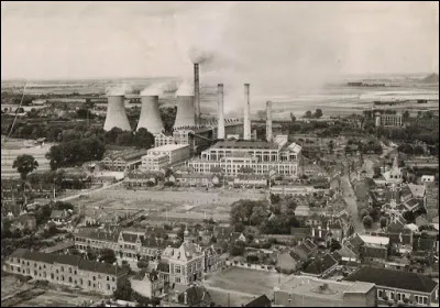 Lequel de ces secteurs est, au cours des années 1950 - 1980, quasiment entièrement nationalisé ?