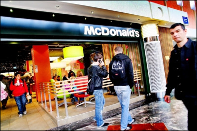 En quelle année a été ouvert le premier McDonald's de Suisse ?