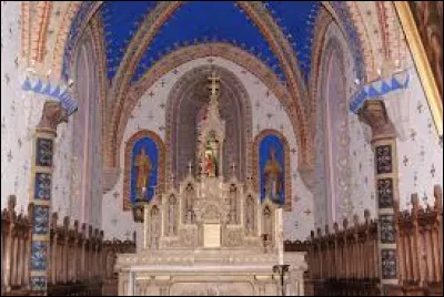 Nous sommes &agrave; pr&eacute;sent en Auvergne-Rh&ocirc;ne-Alpes &agrave; l'int&eacute;rieur de l'&eacute;glise de Chaussenac. Commune de l'arrondissement de Mauriac, elle se trouve dans le d&eacute;partement ...