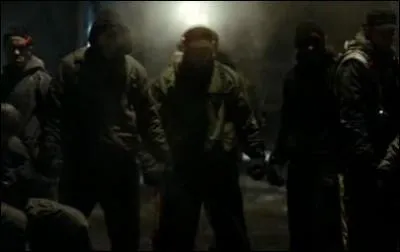 Dans une bote de Russie, les hros se font alpaguer par un groupe de jeunes gens qui pratiquent le mme art que les Yamakasi et qui s'appelle ...