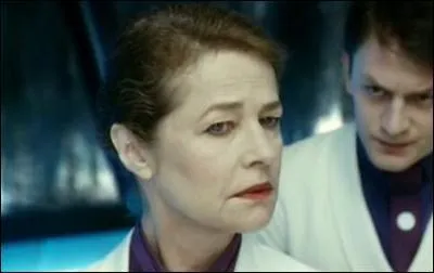 Quel personnage incarne Charlotte Rampling ?