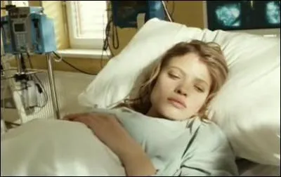 Vers la fin du film, la jeune fille rvle qu'elle est enceinte de jumeaux. Qui est le pre de ces bbs ?