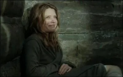 A la fin du film, o se cache la jeune fille ?