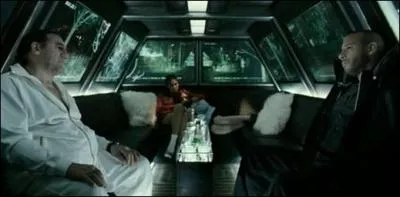 Un homme, nomm Gorski, l'engage pour une mission spciale. Qui incarne cet homme ?