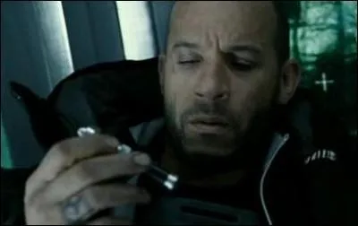 Pourquoi n'a-t-il normalement pas le droit de pntrer en Amrique ?