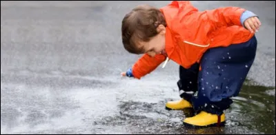 Noah aime sortir sous la pluie. Noah est un...
