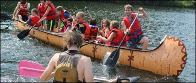 Qui animait un camp dans le tome 3 ?