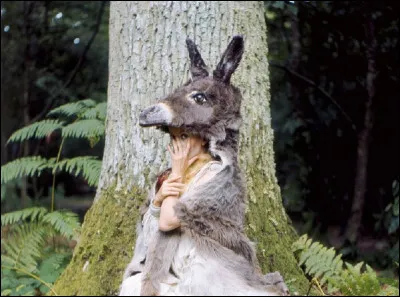 ''Peau d'âne est un conte, dont la version la plus populaire est de Charles Perrault. Qui joue le rôle de ''la Reine bleue'' dans la version cinématographique de Jacques Demy en 1970 ?