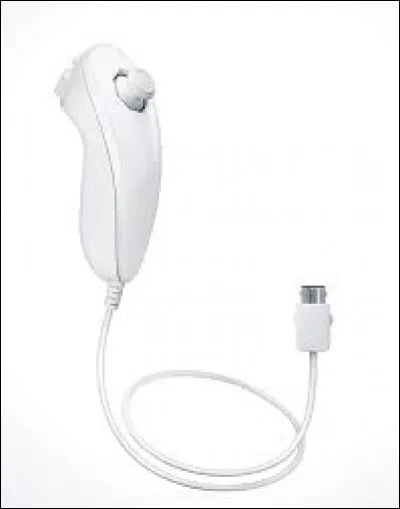 Comment s'appelle l'accessoire qu'on peut brancher à la Wiimote pour avoir un stick traditionnel ?