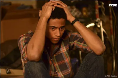 Qui est cet acteur qui joue Wes Gibbins dans "Murder" et qui a joué dans tous les films de la saga "Harry Potter" ?