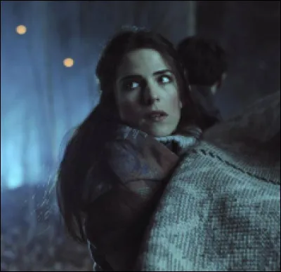 Qui est cette actrice qui joue Laurel Castillo dans "Murder" et qui a joué dans "Ni repris ni échangé" ?