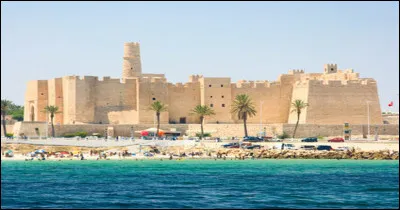 Monastir se situe :