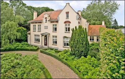 Baerle-Duc ou, en néerlandais, Baarle-Hertog est une enclave belge à l'intérieur des Pays-Bas et constitue certainement l'enclave la plus insolite au monde. Pourquoi ?