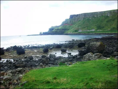 On peut également considérer l'Irlande du Nord comme une enclave britannique au sein de la République d'Irlande. Parmi ces curiosités touristiques, laquelle se trouve en Irlande du Nord ?